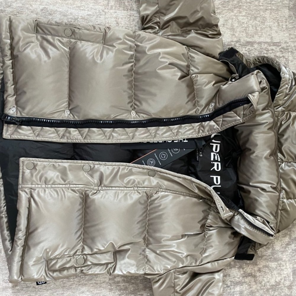 The Super Puff™ Shorty Aritzia Jacket